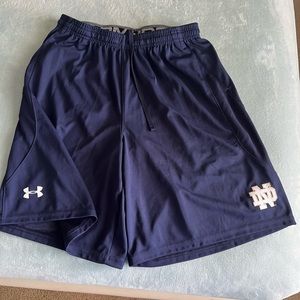 Under Armour Fighting Irish
Men’s Woven Training Shorts
Size MD/M/M COLOR BLUE